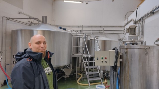 Przemysław Leszczyński, główny piwowar Browaru Profesja po połączeniu z Mazurską Manufakturą, mówi o odrodzeniu wrocławskiego warzelnictwa. Wskrzeszą Odrę produkowaną kiedyś w Browarze Mieszczańskim.