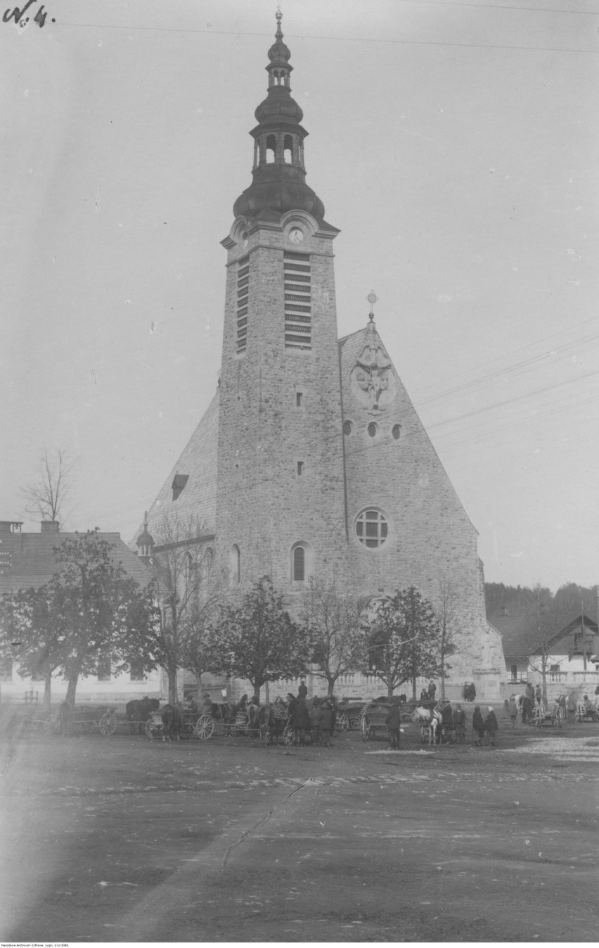 Kościół Matki Boskiej Bolesnej w Limanowej, 1920-1939