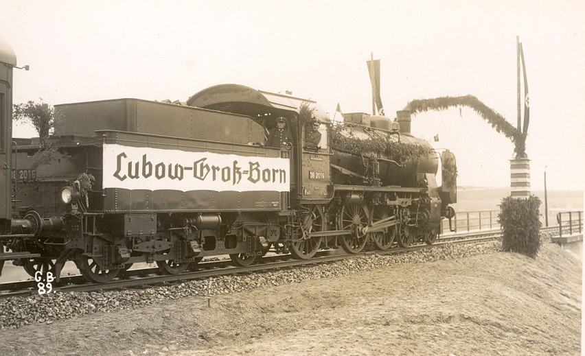 Pierwszy pociąg na linii Łubowo - Borne zbudowanej - razem z...