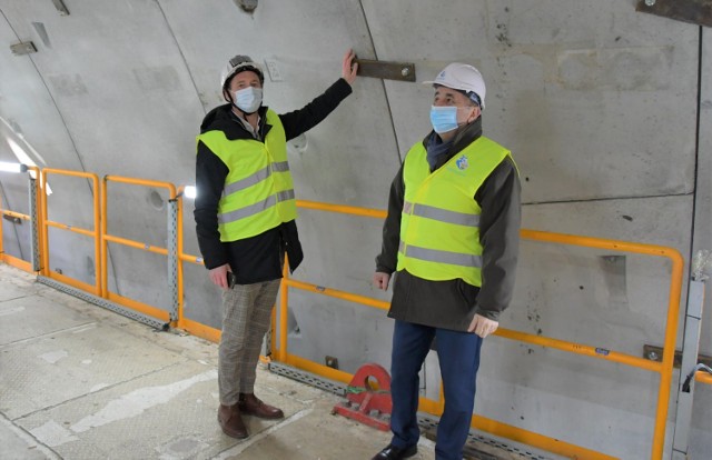 Tak wygląda pierwszy odcinek tunelu w Świnoujściu. Zapraszamy na spacer.  Po dwóch tygodniach drążenia, tunel w Świnoujściu ma 12 pierścieni. Docelowo ma ma być ich 800.