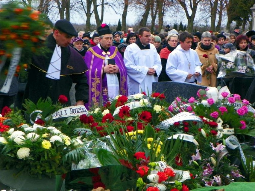 Pogrzeb radnego Wiesława Zycha w Białośliwiu. Żegnały go tłumy