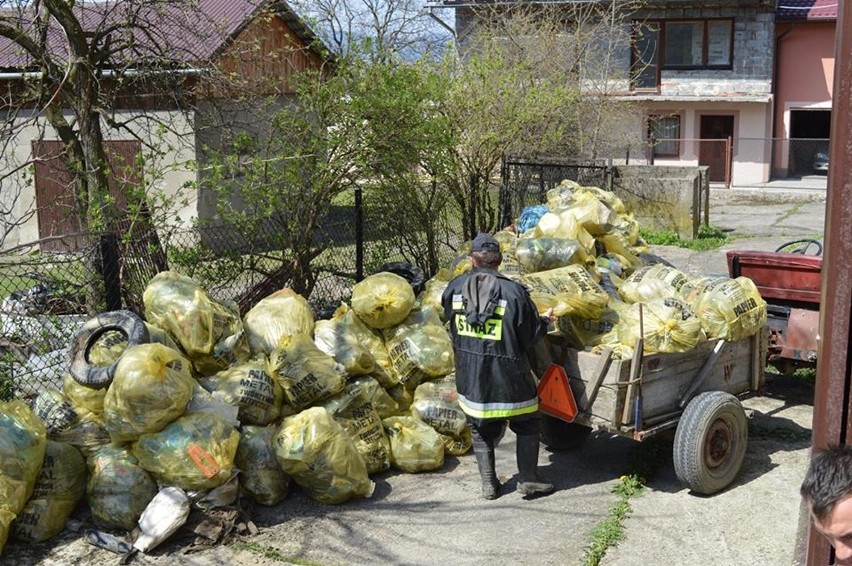Śmieci na Żywiecczyźnie. W gminie Lipowa zebrali 60, a w Radziechowy-Wieprz 12... ton odpadów!