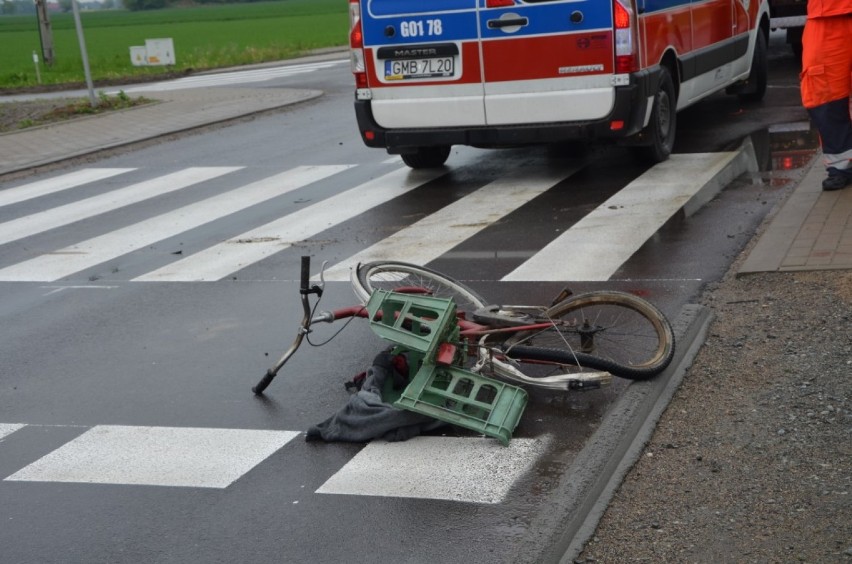 Wypadek za Kmiecinem. Nieprawidłowy manewr i rowerzysta w stanie nietrzeźwości.