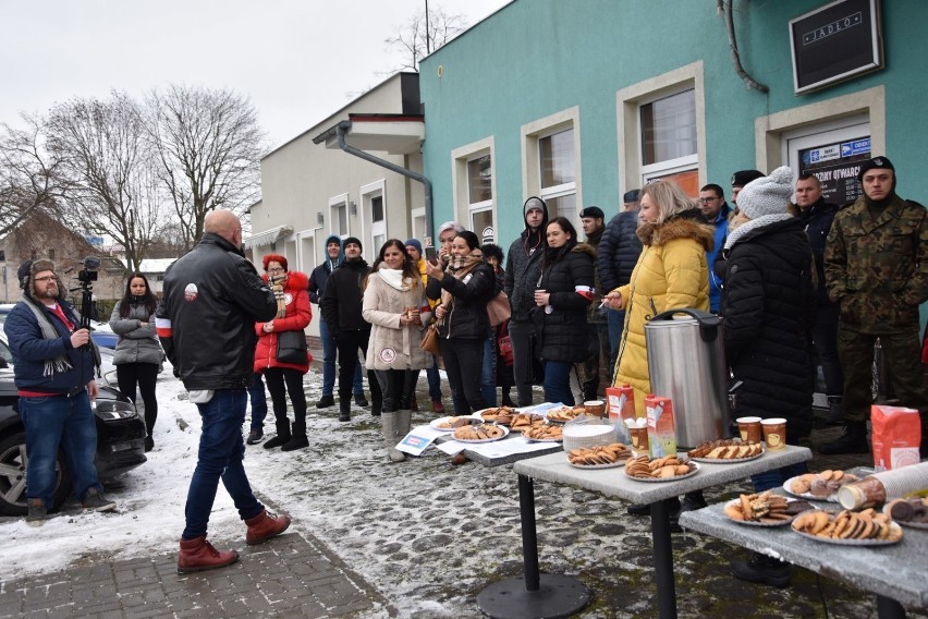 Grupa patriotyczna "Nowy Tomyśl się budzi" rozdawała przed...