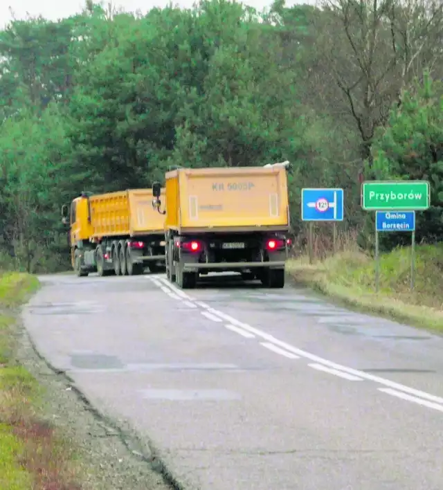 Mieszkańcy  Przyborowa i wsi Rudy-Rysie liczą, że zjazd wyprowadzi ruch ciężarówek z ich miejscowości. Obecnie natężenie ruchu powoduje pękanie ścian w ich domach