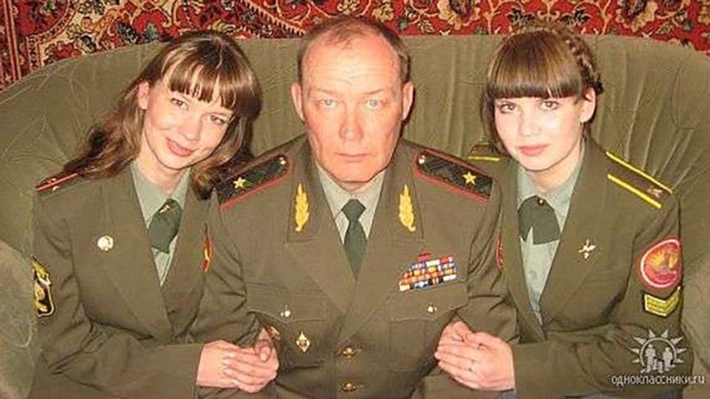 Aleksander Dwornikow i jego córki Swietłana i Maria
