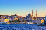 Trzęsienie ziemi w Turcji. Co z turystką? Eksperci: „Główne ośrodki turystyczne leżą setki mil na zachód". Zalecenia MSZ, zniszczone zabytki