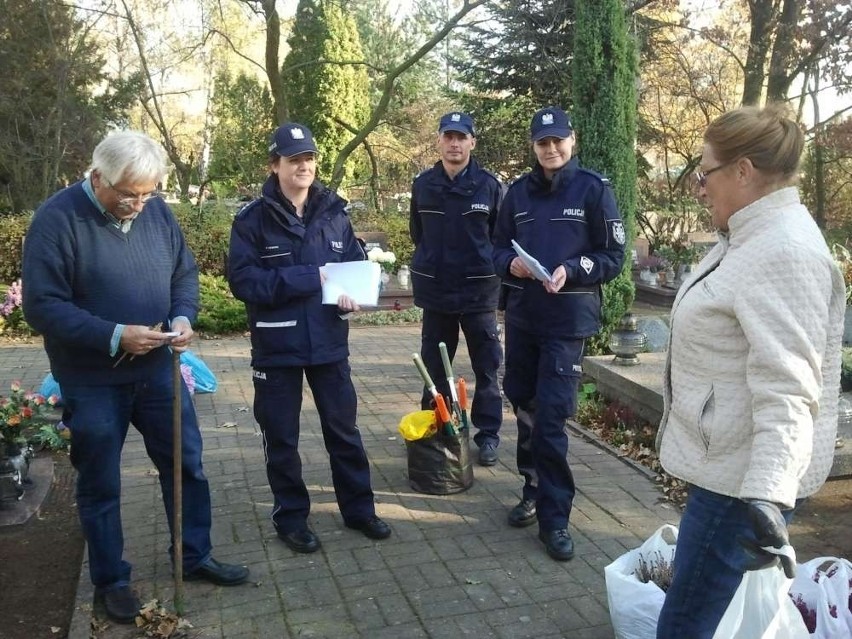 Policja w Poznaniu: Na cmentarzach pilnuj portfela i torebki