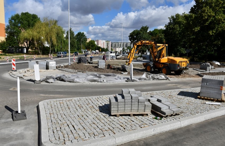 Budowa ronda przy ul. Dmowskiego, Armii Krajowej i Górnej w Piotrkowie. Uwaga, będą zmiany w komunikacji miejskiej