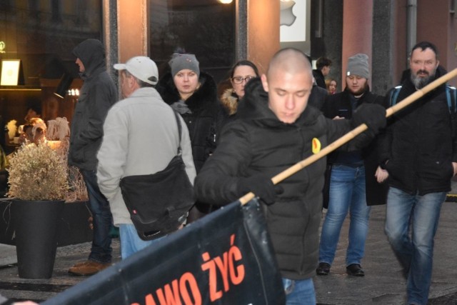 Protest za zakazem aborcji na Jarmarku Bożonarodzeniowym we Wrocławiu