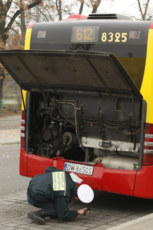 Wrocław: Kontrola autobusów MPK ujawnia ich tragiczny stan techniczny (ZDJĘCIA)