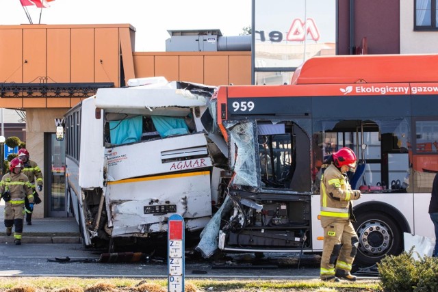 Wypadek dwóch autobusów w Rzeszowie! Poszkodowane zostały 23 osoby