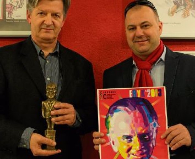 Na zdjęciu Kazimierz Napiórkowski (pomysłodawca Tuba Satyrica) z Markiem Pijanowskim, dyrektorem Dworu Artusa.