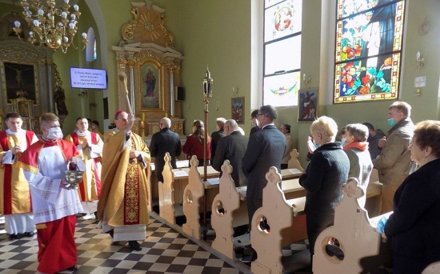 Abp Wojciech Polak, prymas Polski i metropolita gnieźnieński, udzielił wiernym dyspensy od obowiązku uczestnictwa we mszy św. w niedziele i święta