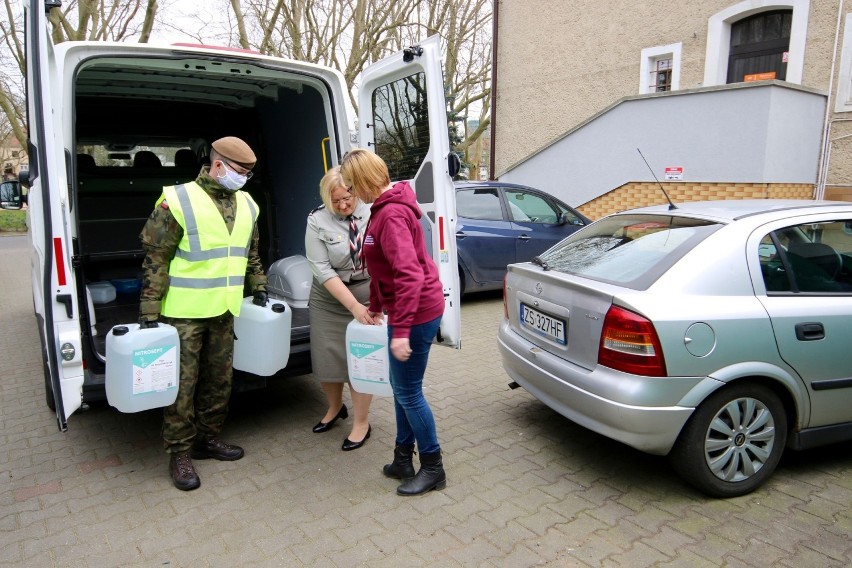 Terytorialsi pomagają w Szczecinie i regionie. Organizują transporty żywności