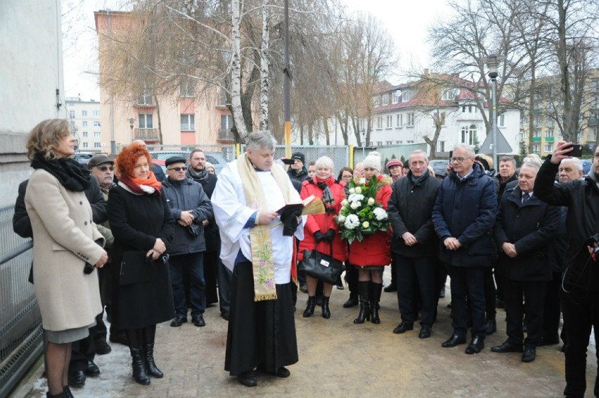 Uroczystość odsłonięcia tablicy Tomasza Mackiewicza...