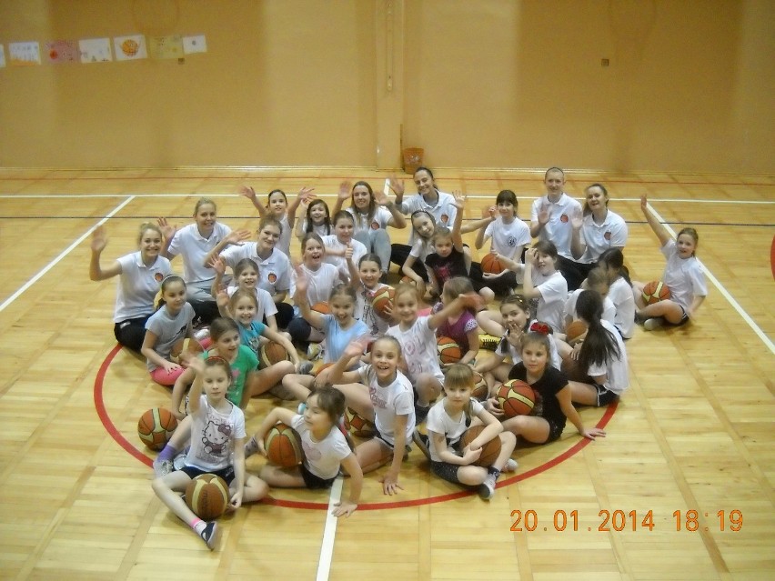 Koszykarki MON-POL Płock odwiedziły szkołę we Włocławku