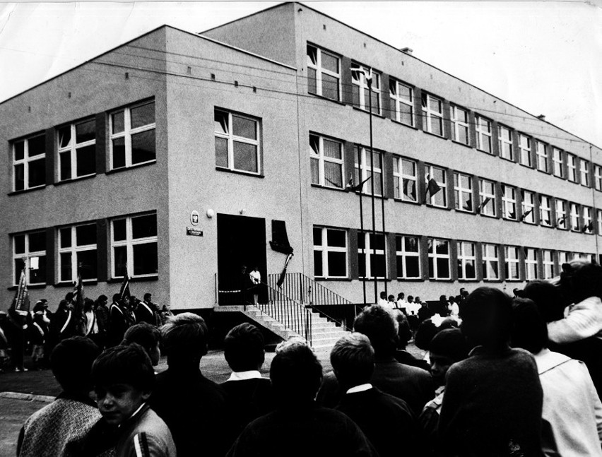 Rozpoczęcie roku szkolnego w Gołuchowie. 1986

Wiadomości z...