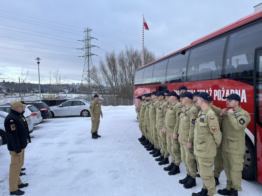 Trzęsienie ziemi w Turcji. "Walka o kolejne życia trwa". Pomorski strażak relacjonuje akcję ratunkową