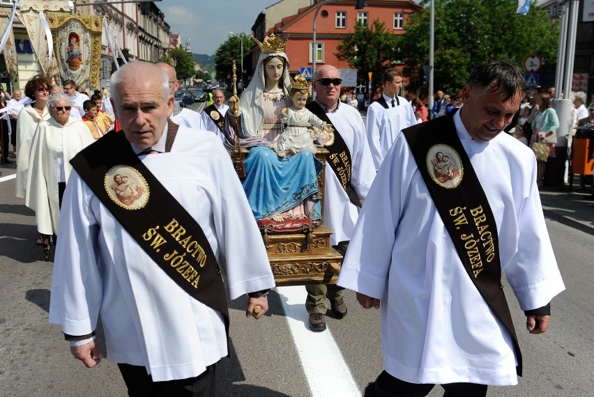 Procesja Bożego Ciała ulicami Przemyśla.