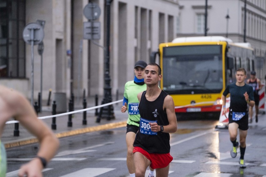 42. maraton Warszawski trwa pomimo pogody [ZDJĘCIA UCZESTNIKÓW, część 2]