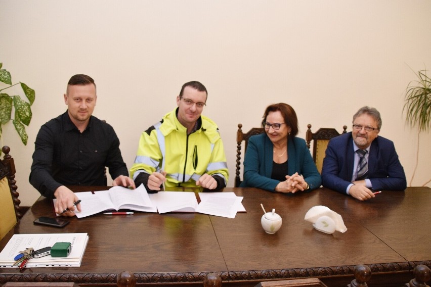 Umowa podpisana. Nowa droga z Garczegorza do Łebienia ma być gotowa w czerwcu przyszłego roku