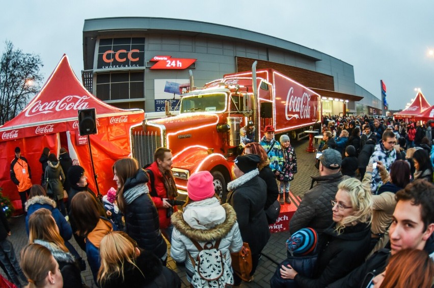 Ciężarówka Coca-Coli w Bydgoszczy w 2015 roku.