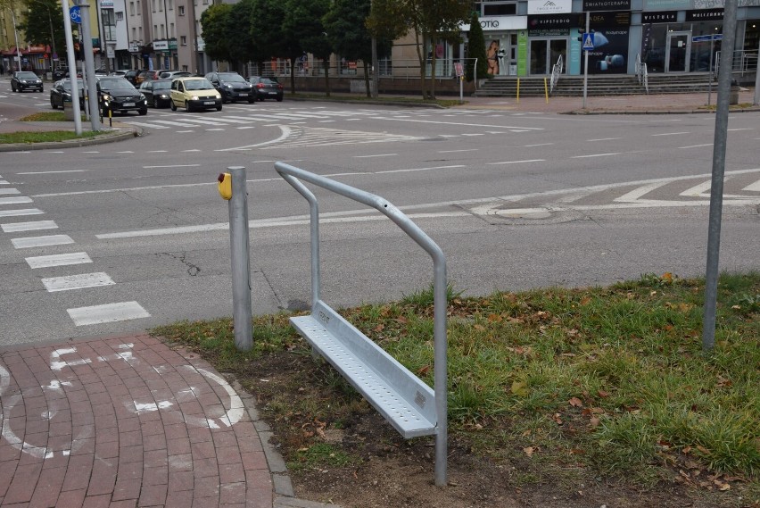 Podpórki dla rowerzystów pojawiły się w kilku miejscach w...