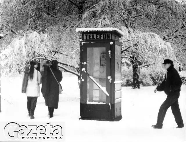 Wrocław 14.02.1990
Budka telefoniczna przy ulicy Świerczewskiego (Piłsudskiego)