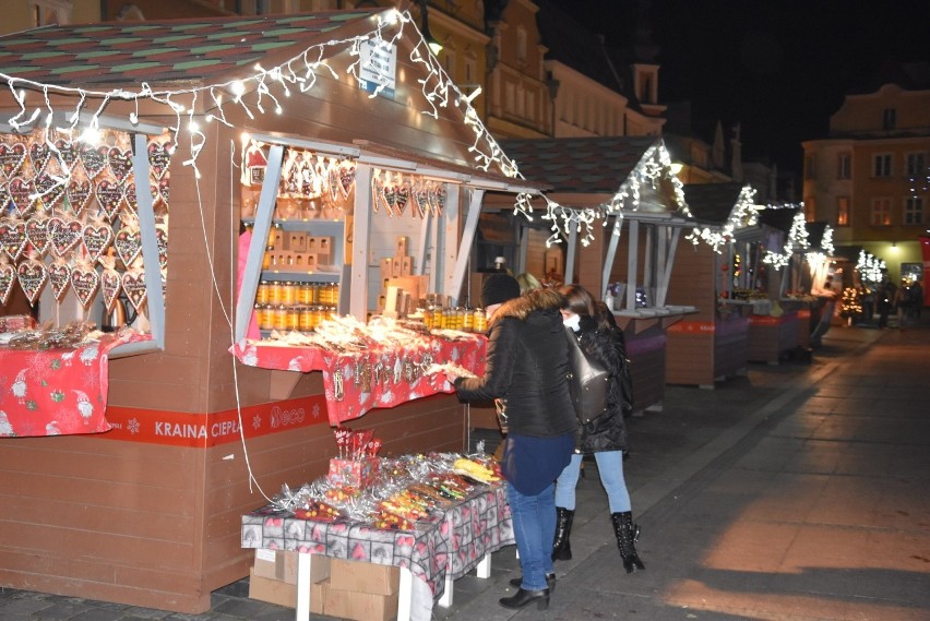 Można już odwiedzać jarmark bożonarodzeniowy w Opolu.