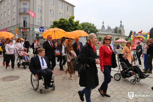 Międzynarodowy Dzień Godności Osób z Niepełnosprawnością Intelektualną obchodzono w Kielcach. Przez centrum miasta przeszedł marsz.