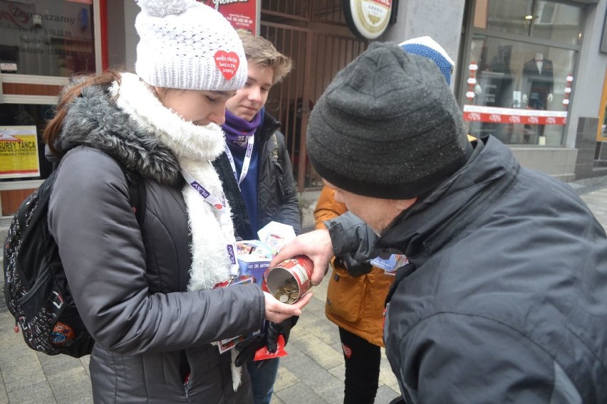 Od rana na ulicach Rybnika kwestują wolontariusze