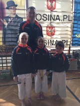 Sukces młodych karateków na zawodach w Mosinie