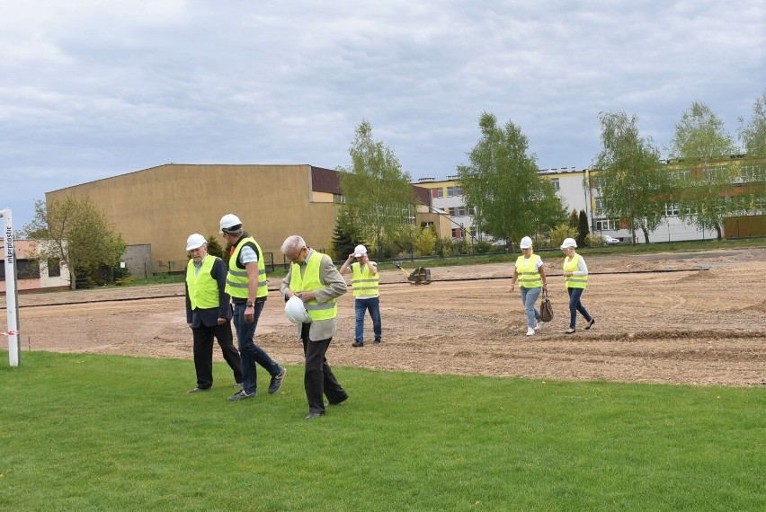Jak idzie modernizacja stadionu OSiR w Człuchowie? Byliśmy na placu budowy! ZDJĘCIA