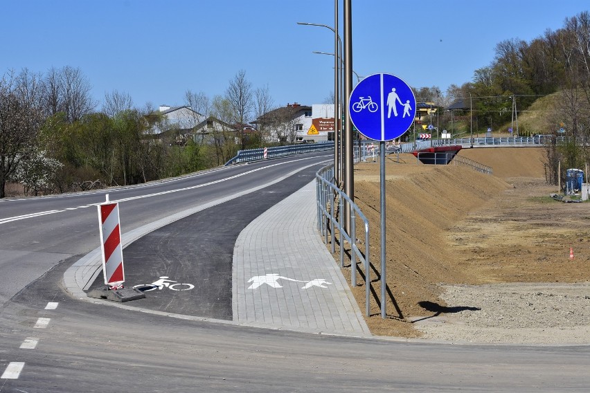 Sękowa teraz też ma swoje rondo! Zakończyła się przebudowa odcinka drogi wojewódzkiej z mostem na Sękówce [ZDJĘCIA]