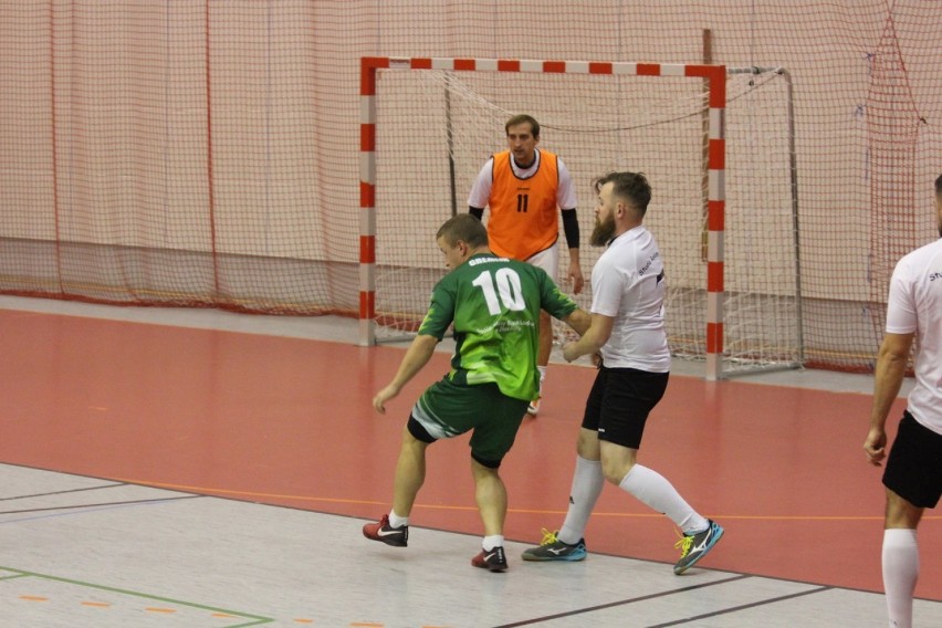 Pierwsza kolejka ligi futsalu w hali Złotowianka 