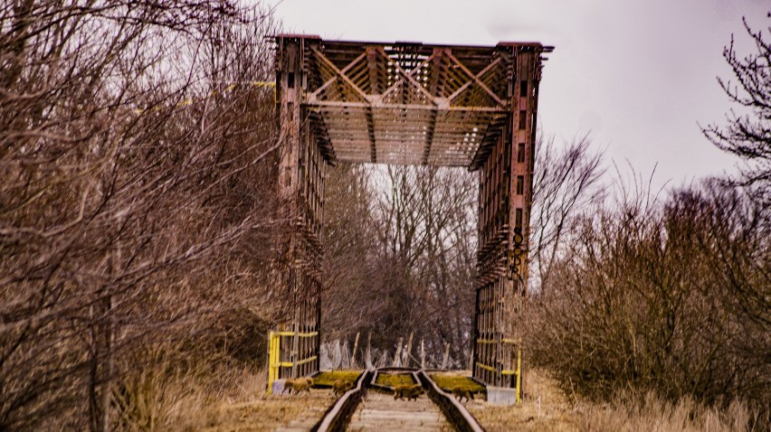 Wojskowy most kolejowy nad Notecią jest często odwiedzany...