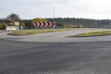 Przez środek ronda w Kiełpinie mogą przejechać wyłącznie pojazdy ponadgabarytowe