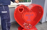 Policyjna pomoc dla chorej Ani. Policjanci przekazali 150 kg nakrętek