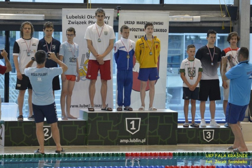 Młodzi pływacy z Fali Kraśnik obsypani medalami! Zobacz zdjęcia