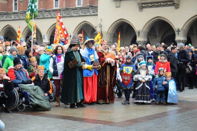 Orszak Trzech Króli na krakowskim Rynku rok temu