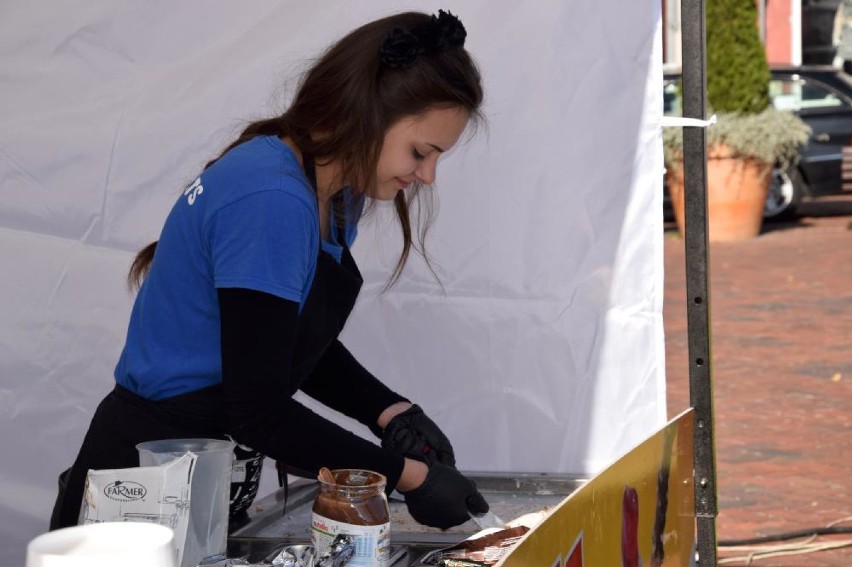 Zlot food trucków w Chodzieży: Smaki z całego świata na rynku (ZDJĘCIA)