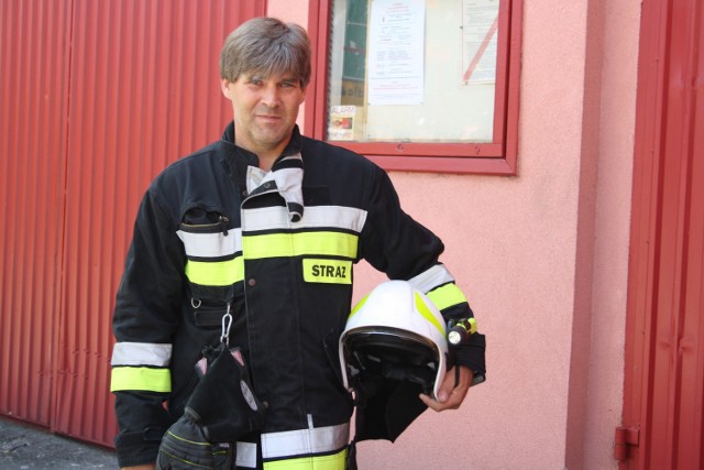 Krzysztof Grobelny o byciu strażakiem marzył do dziecka. Najpierw wstąpił do młodzieżowej drużyny pożarniczej w Rybniku.