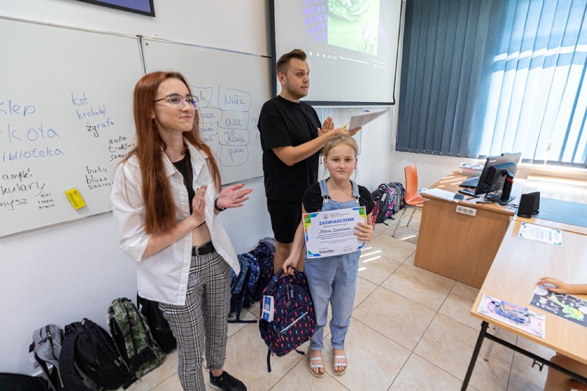Dyplomy i wyprawki szkolne dla ukraińskich dzieci