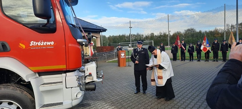 Poświęcenie nowego wozu bojowego Ochotniczej Straży Pożarnej w Stróżewie