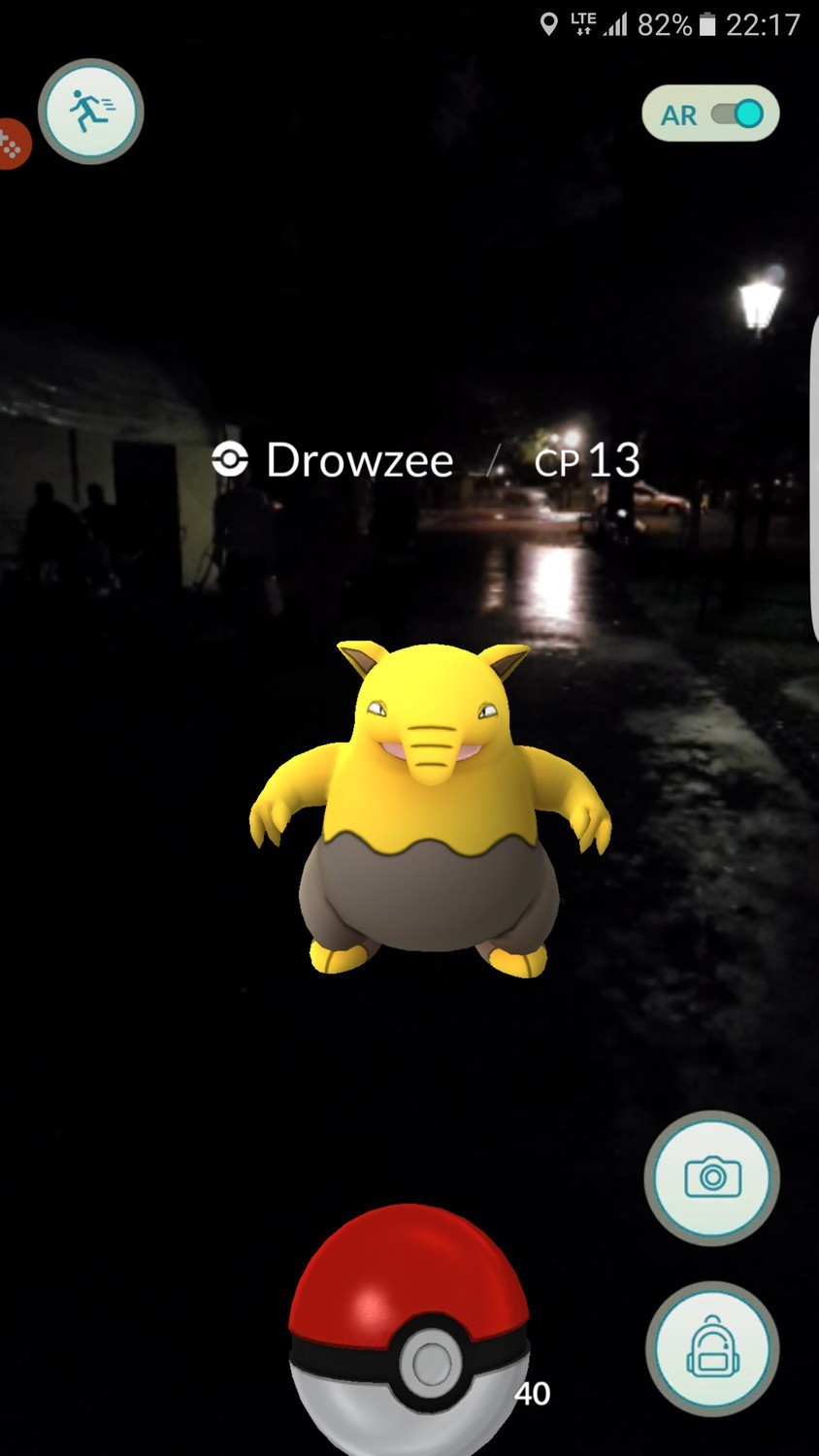 Pokemon Go. Krakowianie polują na pokemony. Nawet w nocy [ZDJĘCIA INTERNAUTÓW]