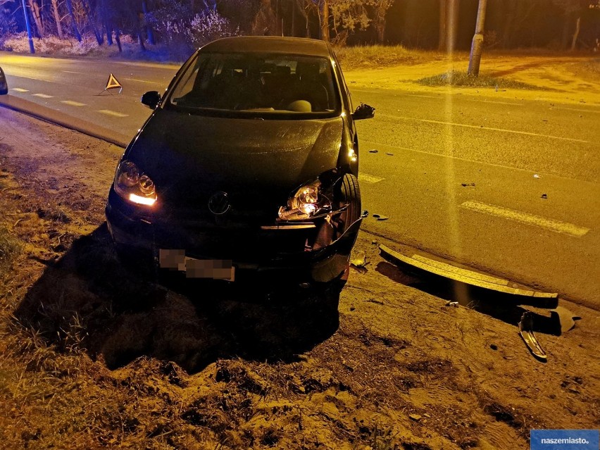 Zderzenie samochodów we Włocławku. Kierowca lawety, która przyjechała na pomoc, był pijany  [zdjęcia]