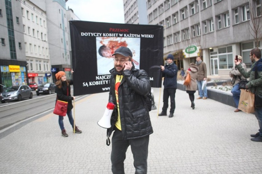 "Stop aborcji" - pikieta na ul. Półwiejskiej