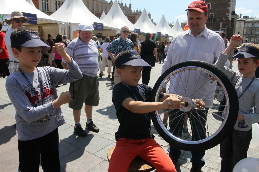 Festiwal Nauki w Krakowie. Naukowe miasteczko pojawiło się na Rynku [ZDJĘCIA]