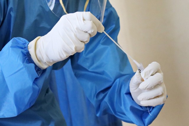 Jak podało w środę 8 lutego Ministerstwo Zdrowia, z powodu zakażenia wirusem SARS-CoV-2 w szpitalach przebywa obecnie 1109 pacjentów.